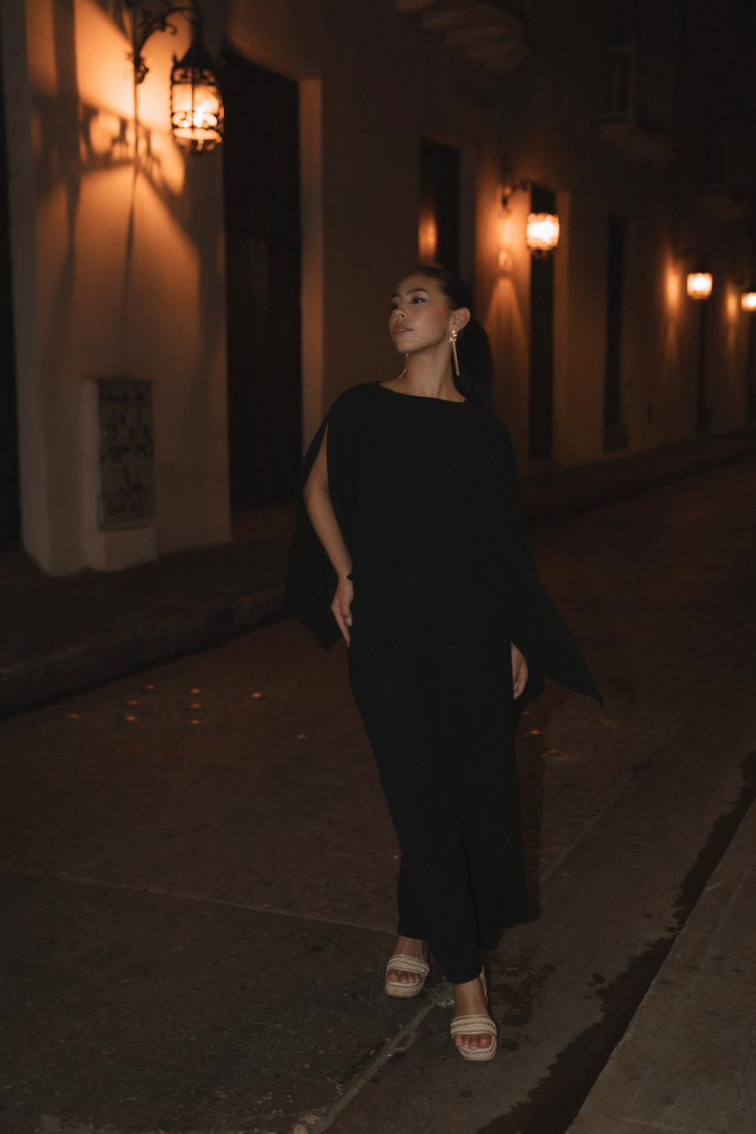 Ocean Breeze Negro Blouse